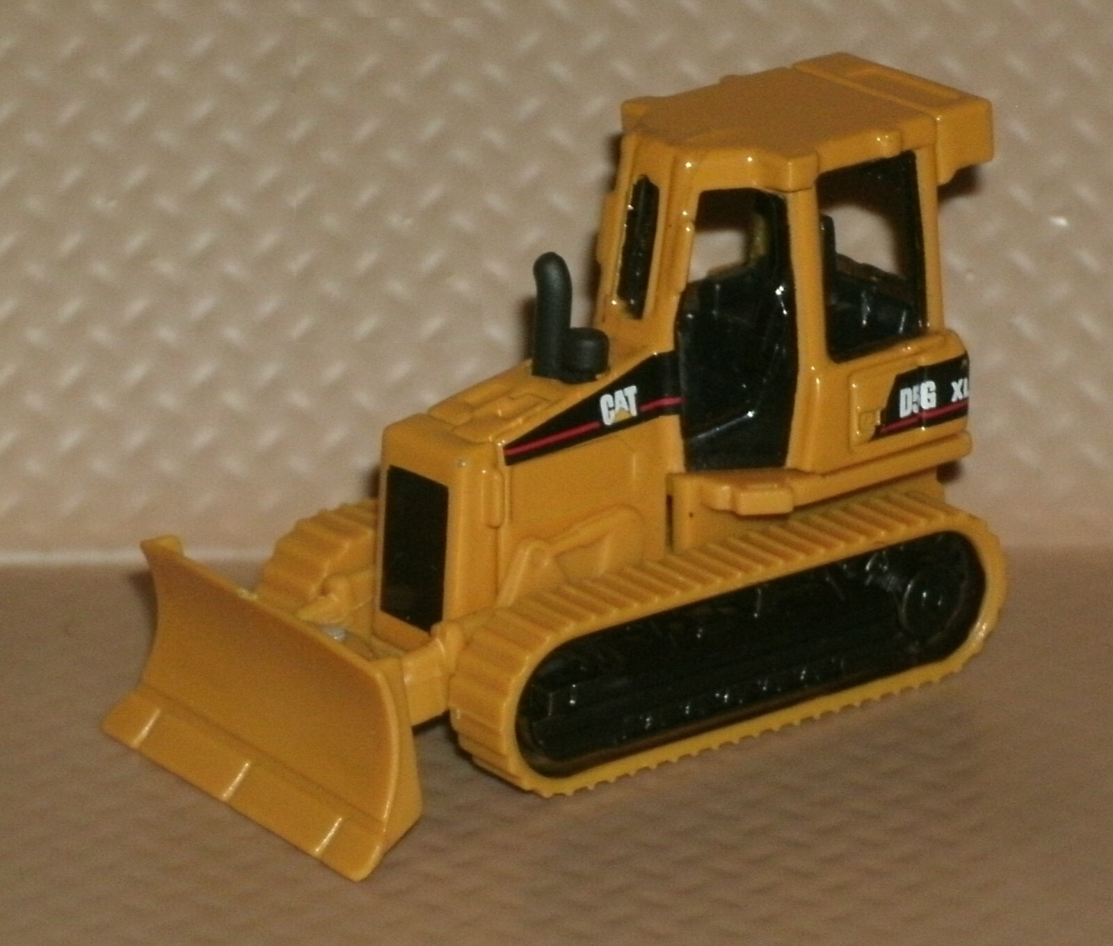 1/87 HO Scale CAT D5G XL Tracked Bulldozer (2″) Micro Diecast Masters 85971
