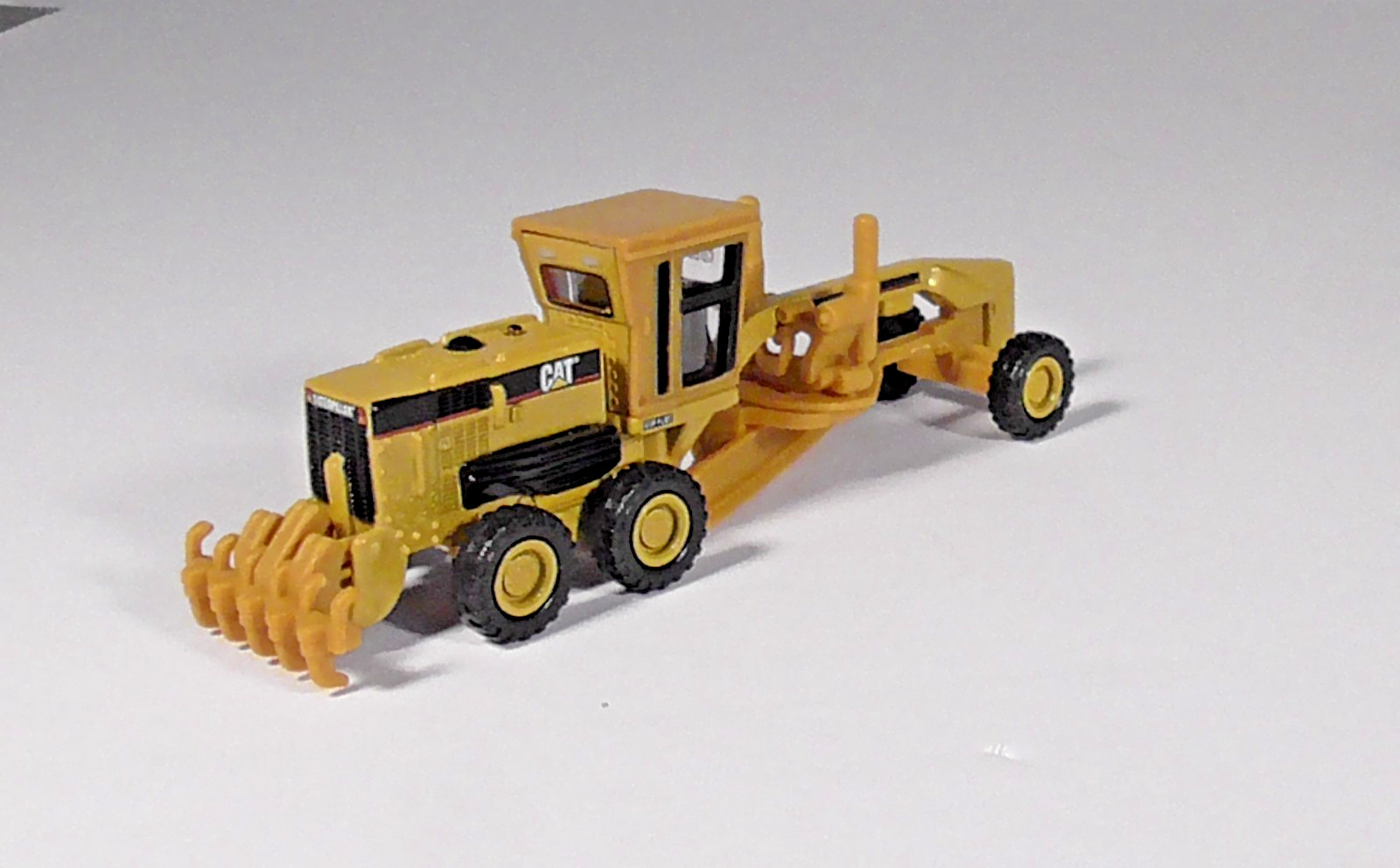 ho scale die cast motor grader cat 163h