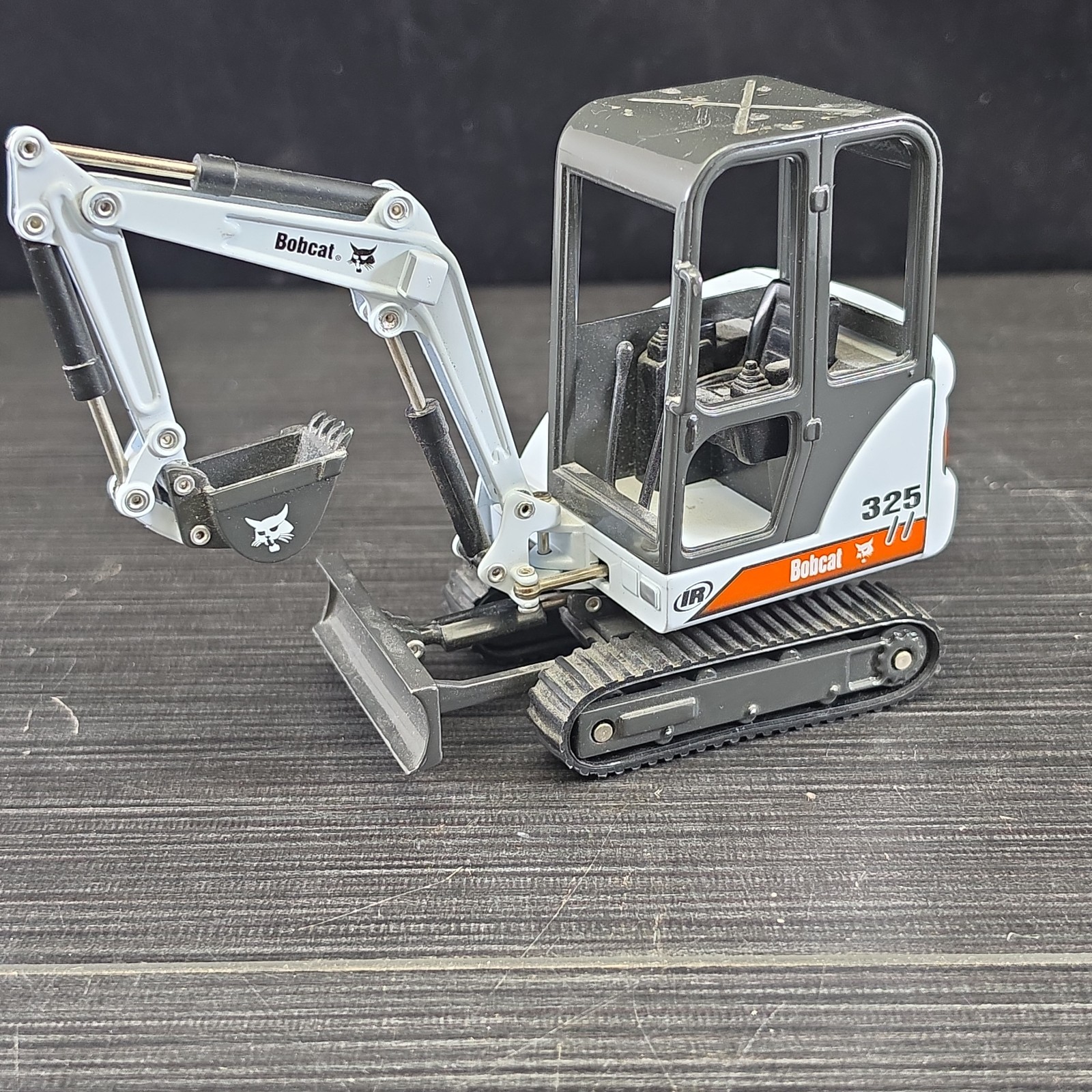 Bobcat X325 Compact Excavator – ERTL 1:50 Scale Diecast Model No Box