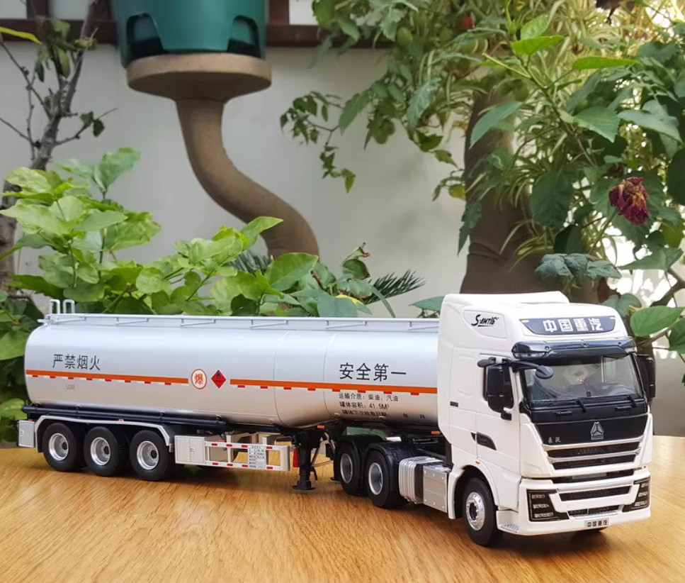 1:36 46CM HOWO TH7 Tank Truck Petroleum Transport vehicle Carrier Diecast Model