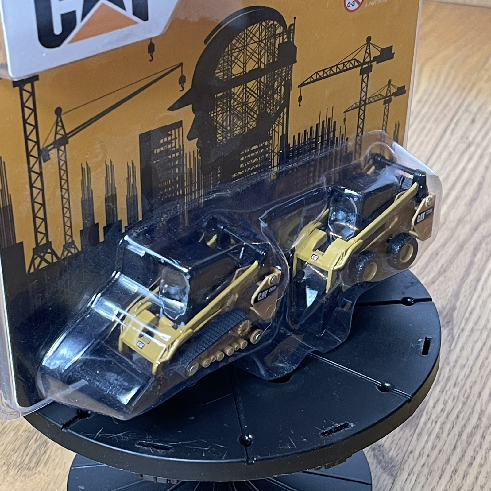 Diecast Masters – 1:64 Scale Cat 272D2 & Cat 297D2 Twin Pack (BBDM84647CS)