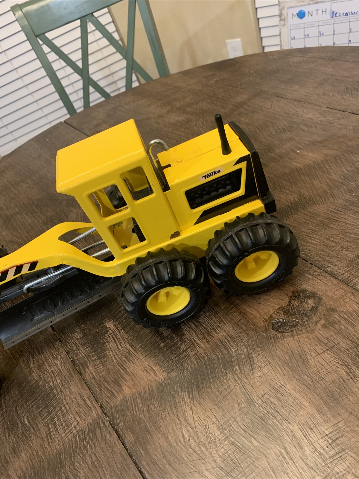 Hasbro 2012 Tonka Yellow Road Grader Pressed Steel Construction 17″ Long #92510