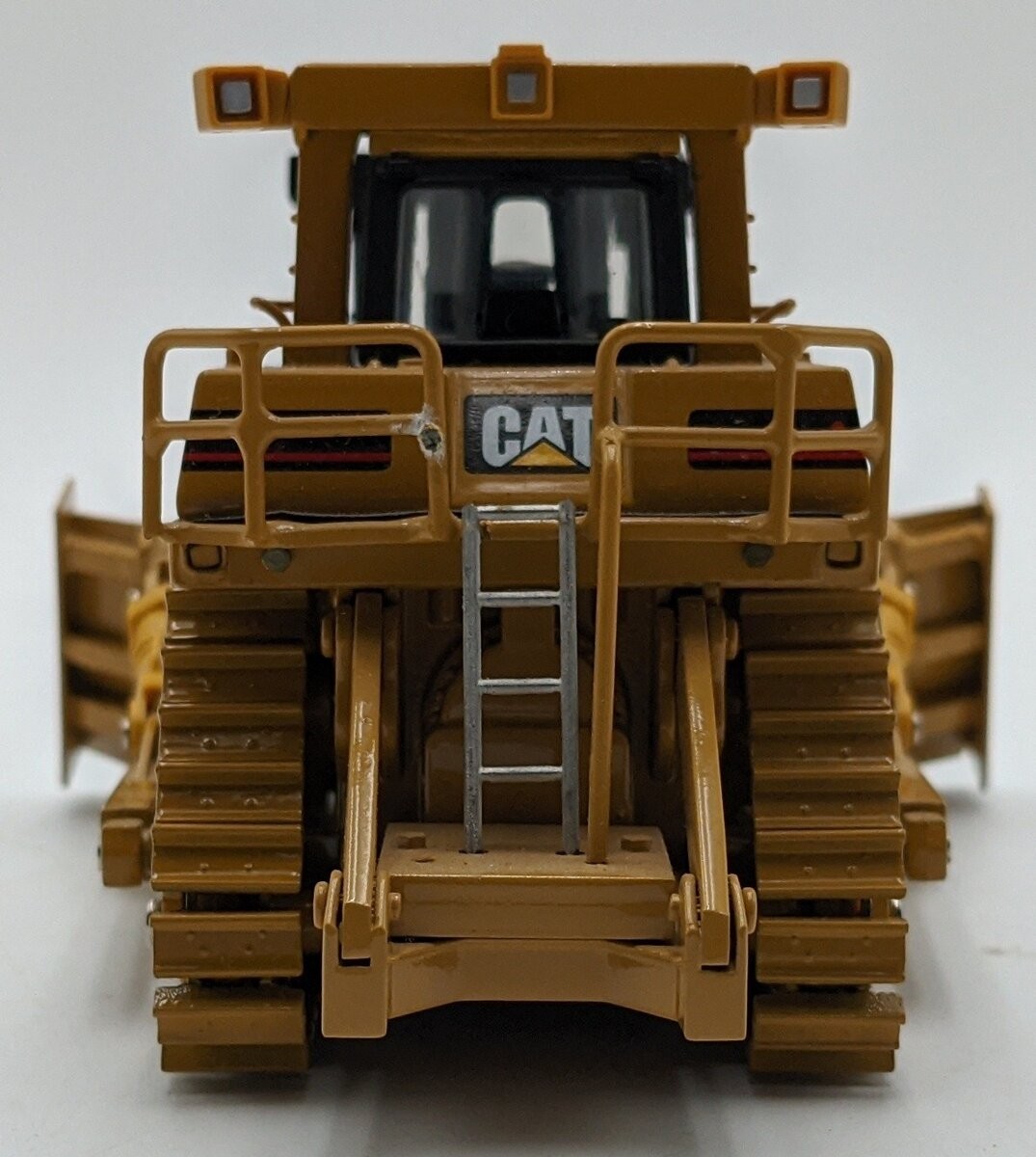 Norscot 1:50 Caterpillar D10T Track Type Dozer Construction Vehicle NEW
