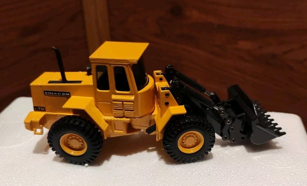 NIB JOAL COMPACT VOLVO L70 1:50 DIE-CAST METAL & PLASTIC REPLICA MADE IN SPAIN