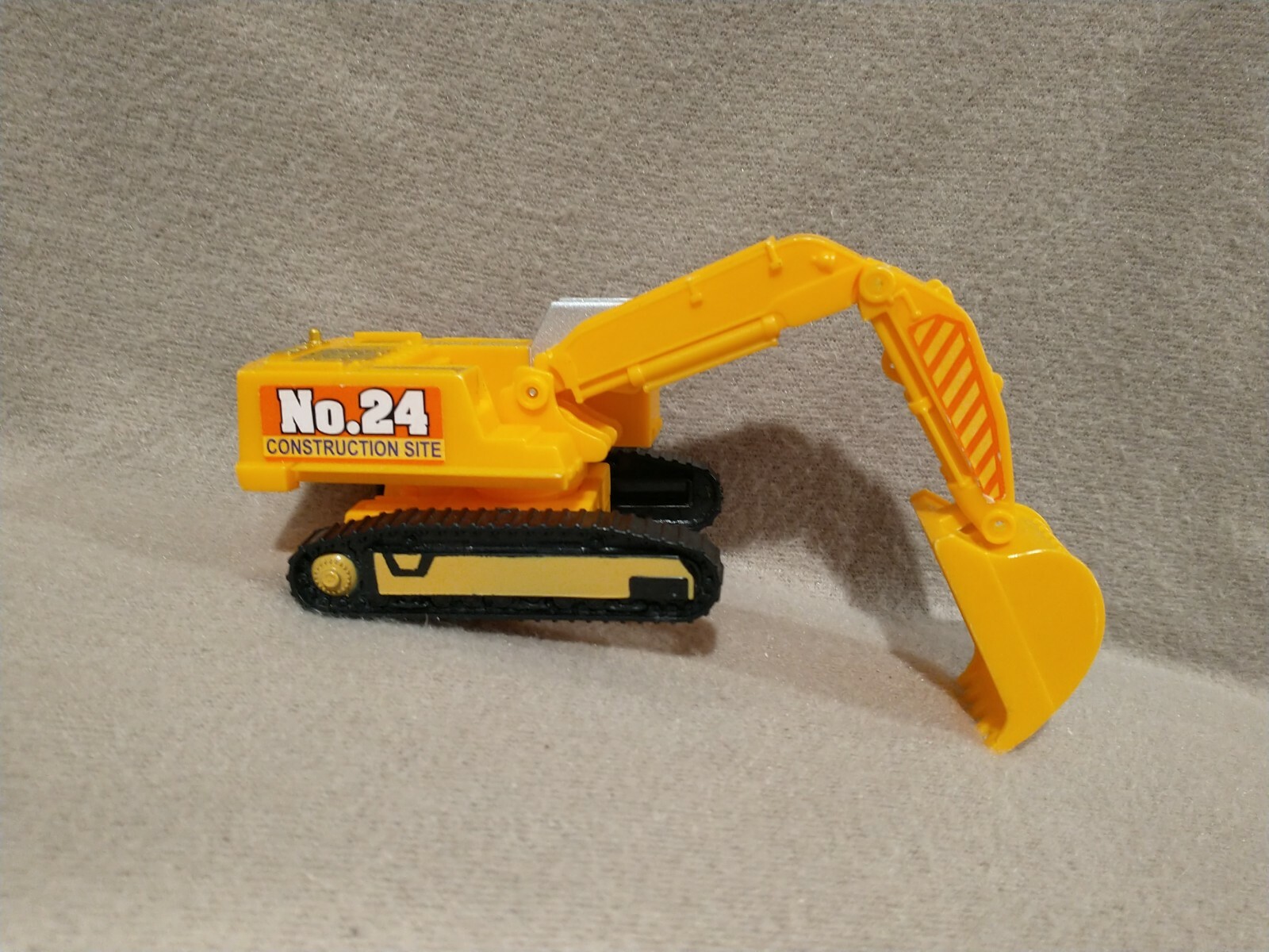 Decopac Construction Scoop Dig Yellow Vehicle Toy Cake Topper 8″