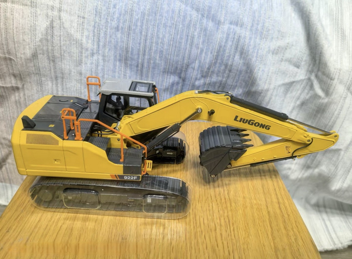 1/35 Scale LIUGONG 922F Hydraulic Excavator Diecast Model Collection Toy Gift