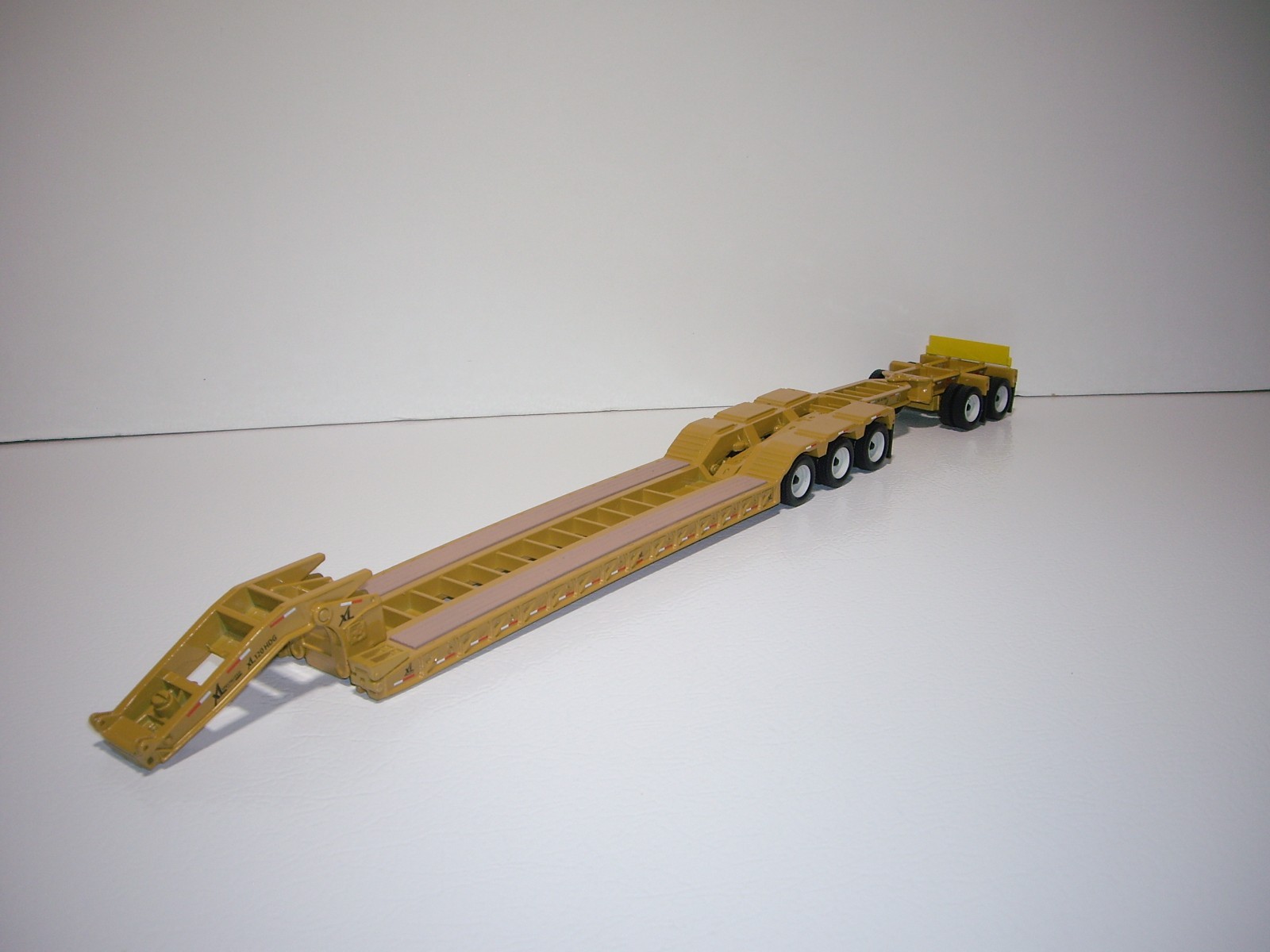 DIECAST MASTERS 1/50 CAT YELLOW TRI-AXLE LOWBOY SAME SCALE AS FIRST GEAR