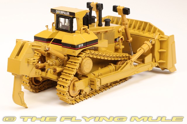 Diecast Masters 1:50 D11R Bulldozer