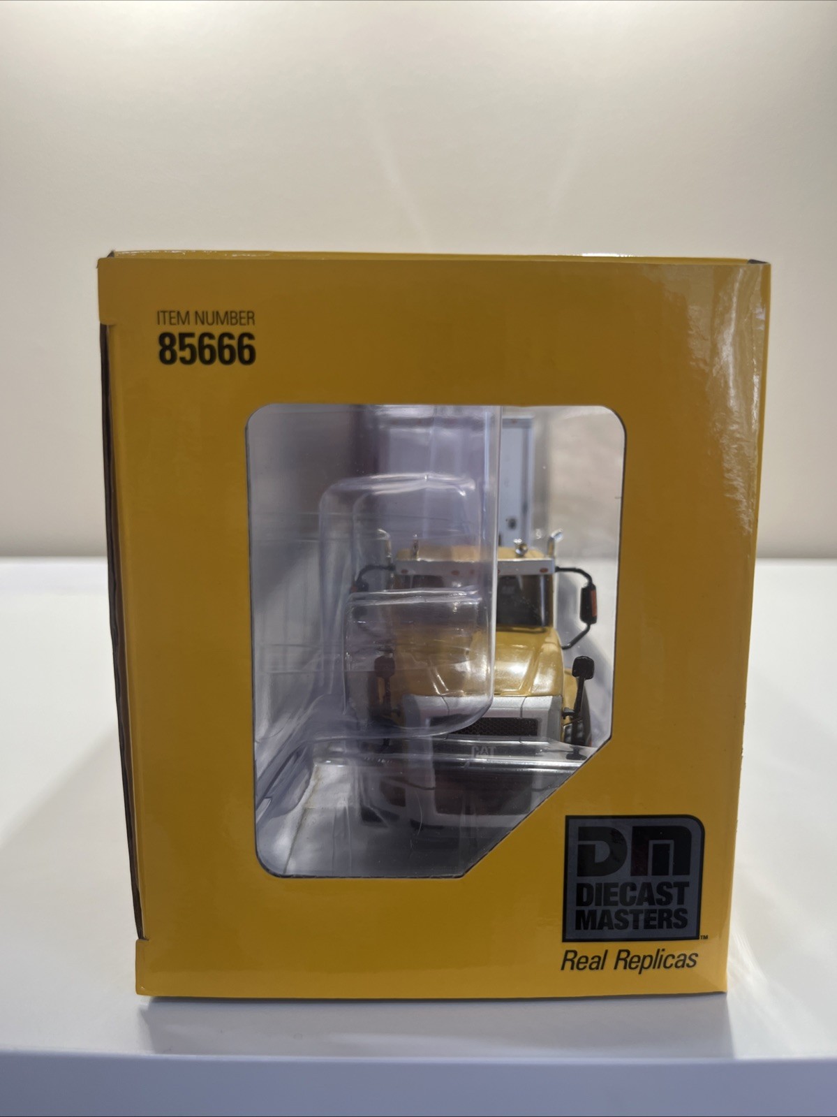 Caterpillar 1:50 CAT Truck Day Cab Tractor Mural Trailer CT660 Scale 85666