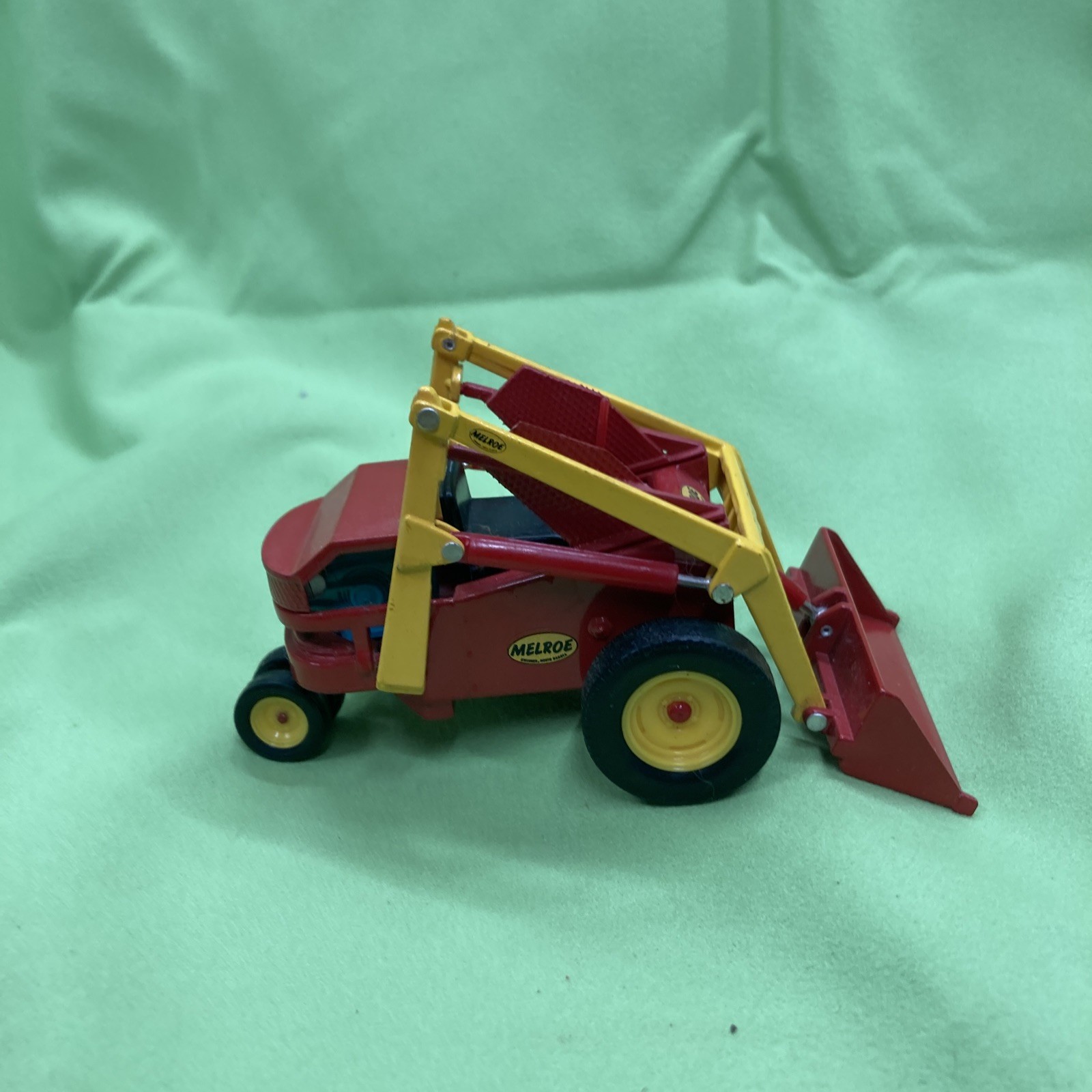 Melroe Bobcat M-200 Loader – Clover 1:25 Scale Diecast Model #6722771