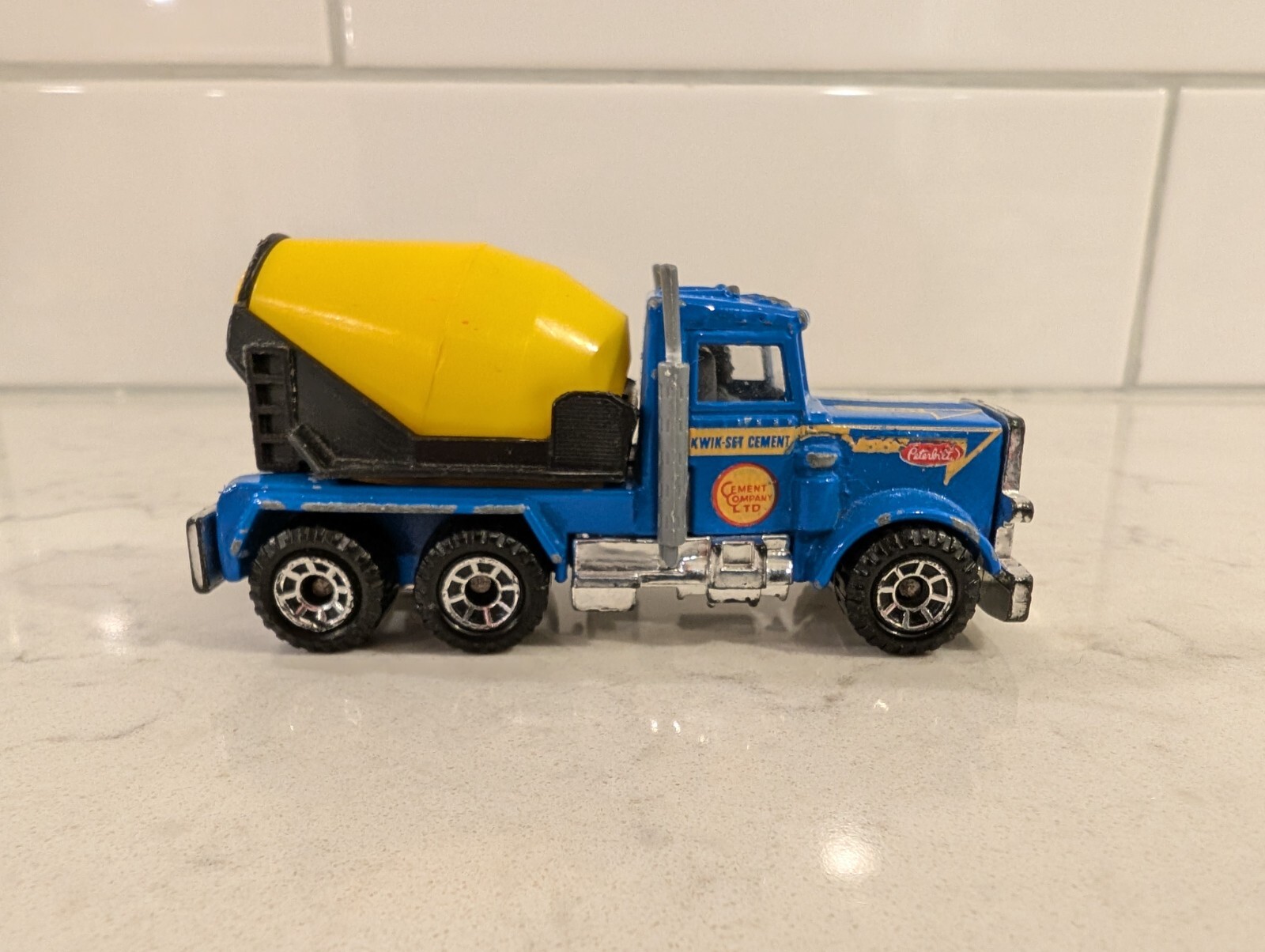 VTG 1990-1991 Matchbox Peterbilt Cement Mixer MB19 1:80 blue Cement Company Ltd
