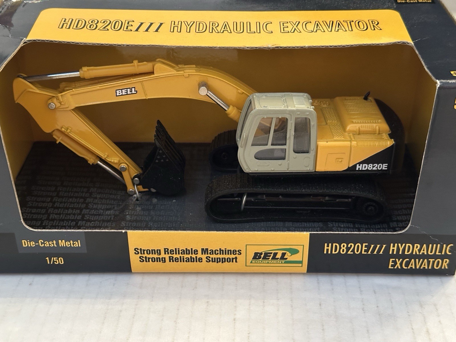 Ertl 15852 Bell HD820E Hydraulic Tracked Excavator 1/50 Die-cast