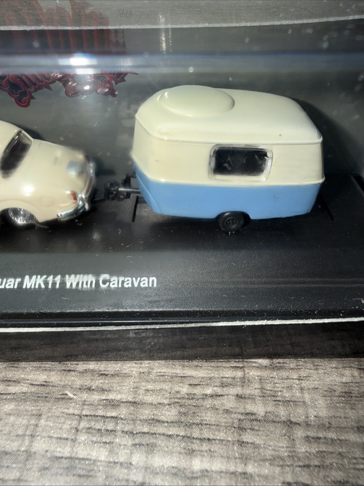 Malibu Model Collection Die-Cast #06009 Jaguar MKII with Caravan NIB