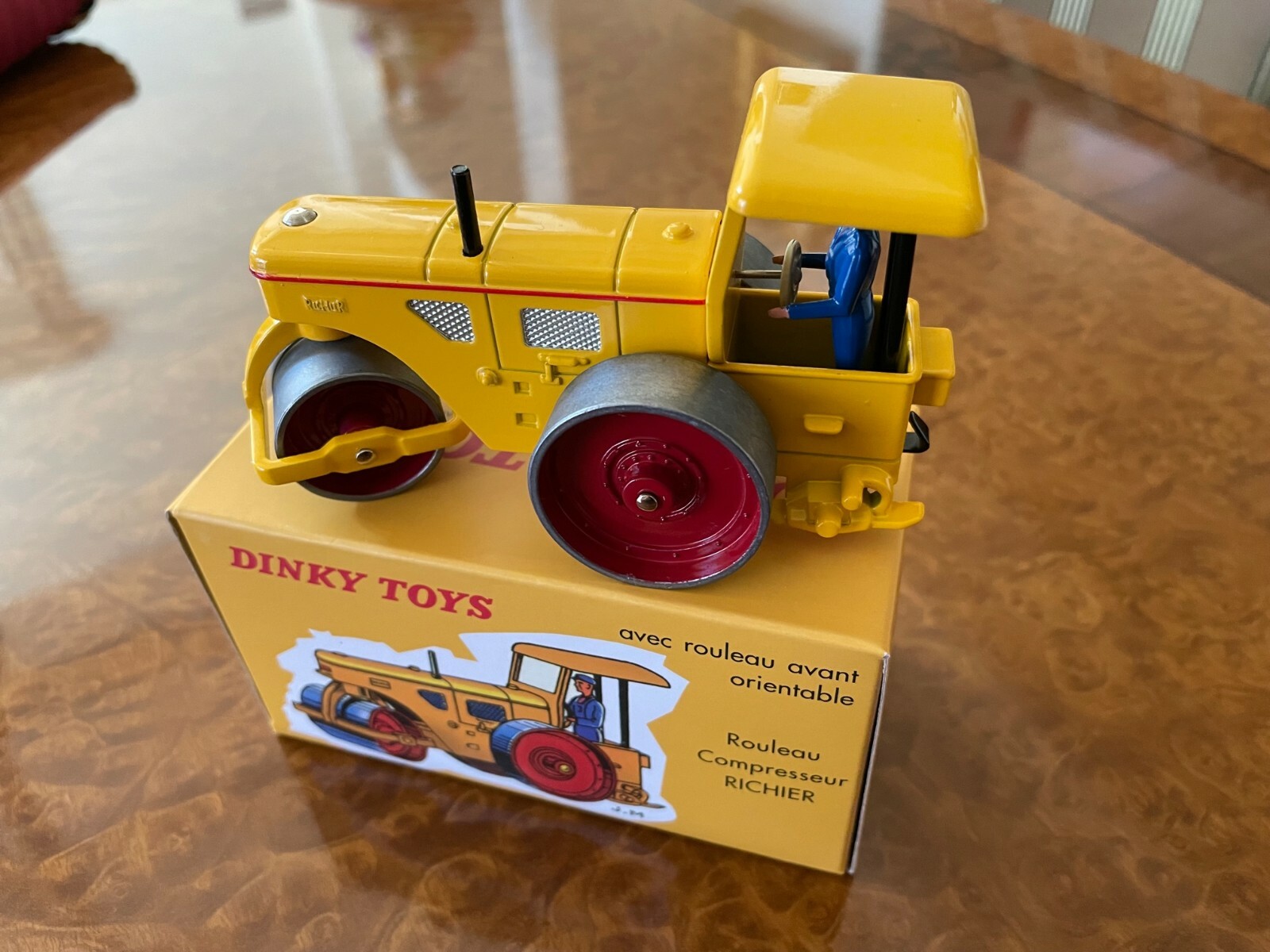Dinky Toys | 1:50 | Richier Vintage Soil Compactor w/ Operator Fig. | No. 830