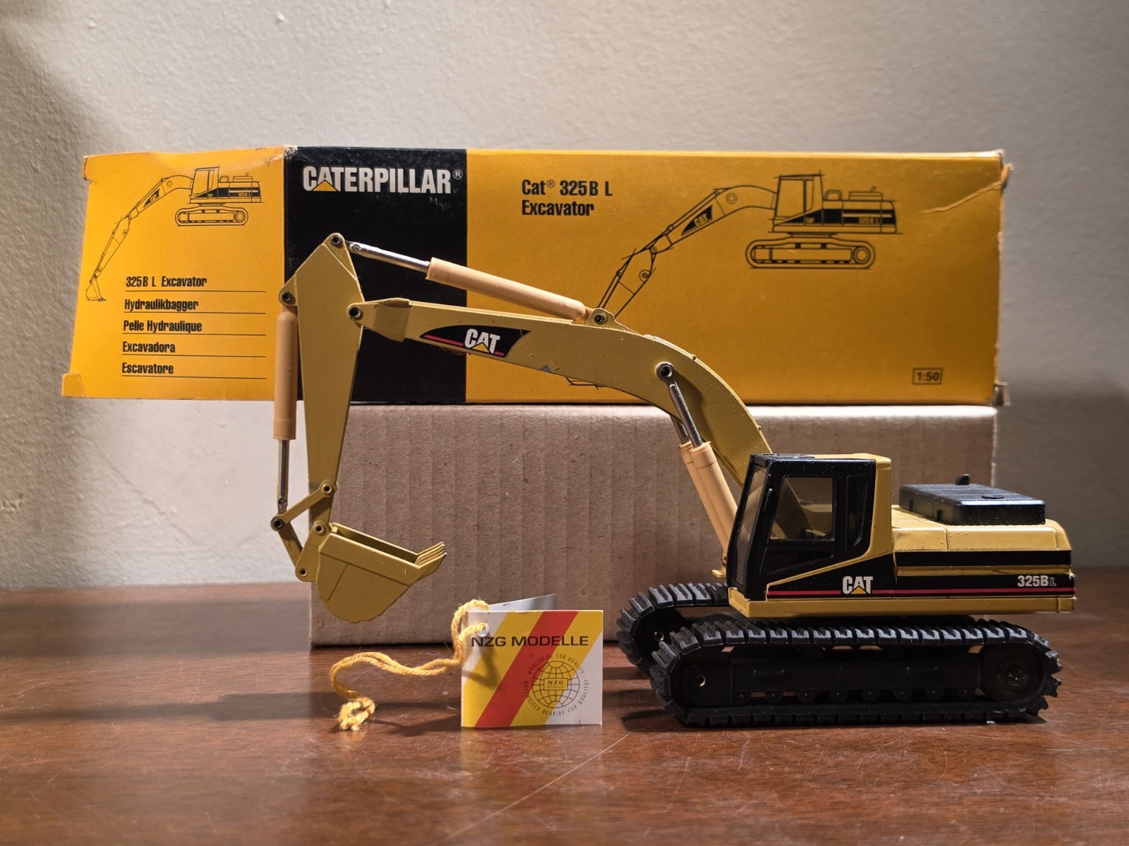 NZG #367 CAT Diecast Caterpillar 325B L Excavator 325BL 1:50 SCALE GERMANY