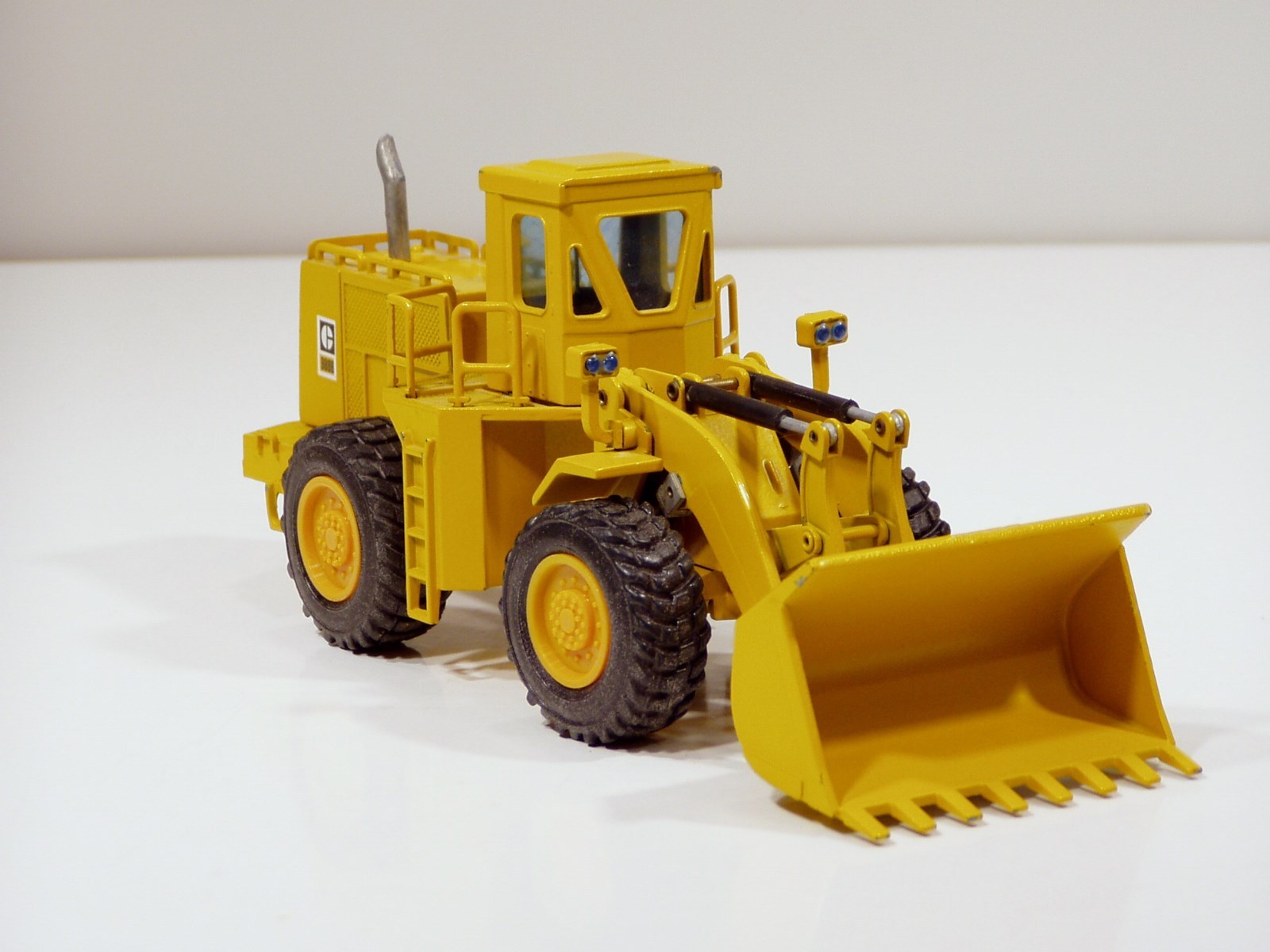 Caterpillar 988B Loader – o/c r/h – 1/50 – NZG #167 -N.MIB