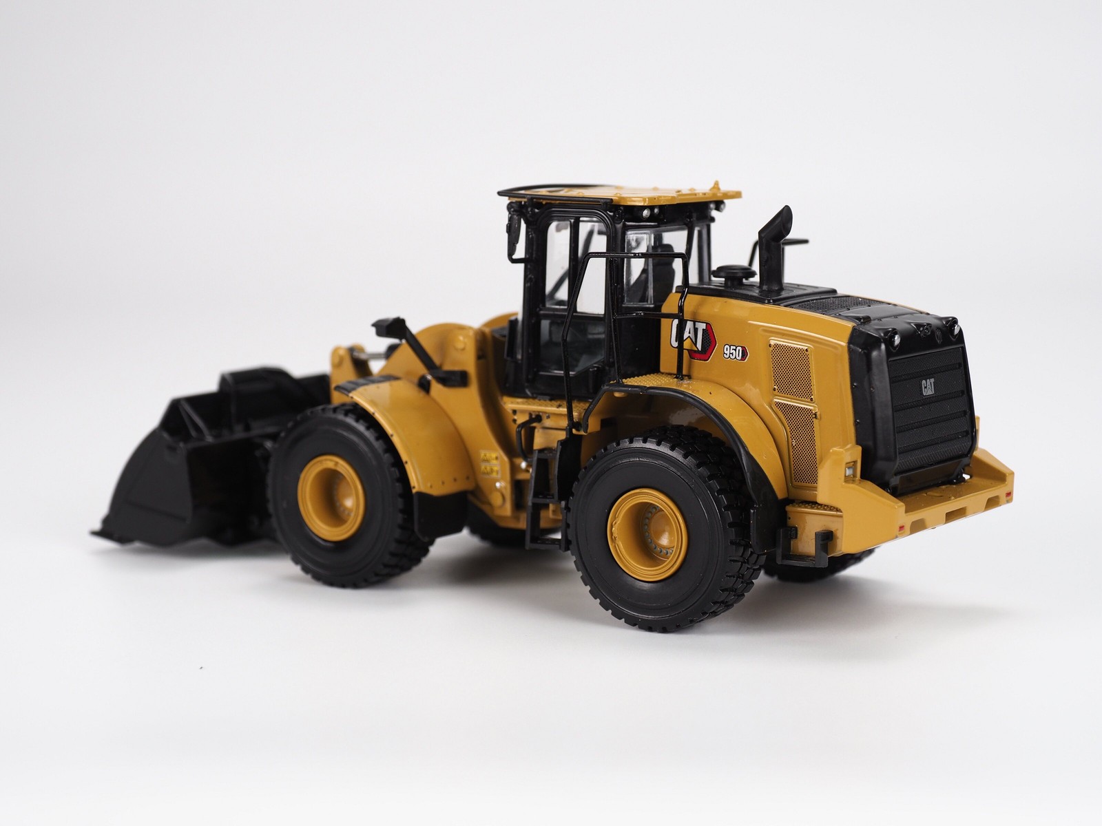 DM 1:50 CAT 950 Caterpillar Wheel Loader Alloy Engineering Forklift Model 85770