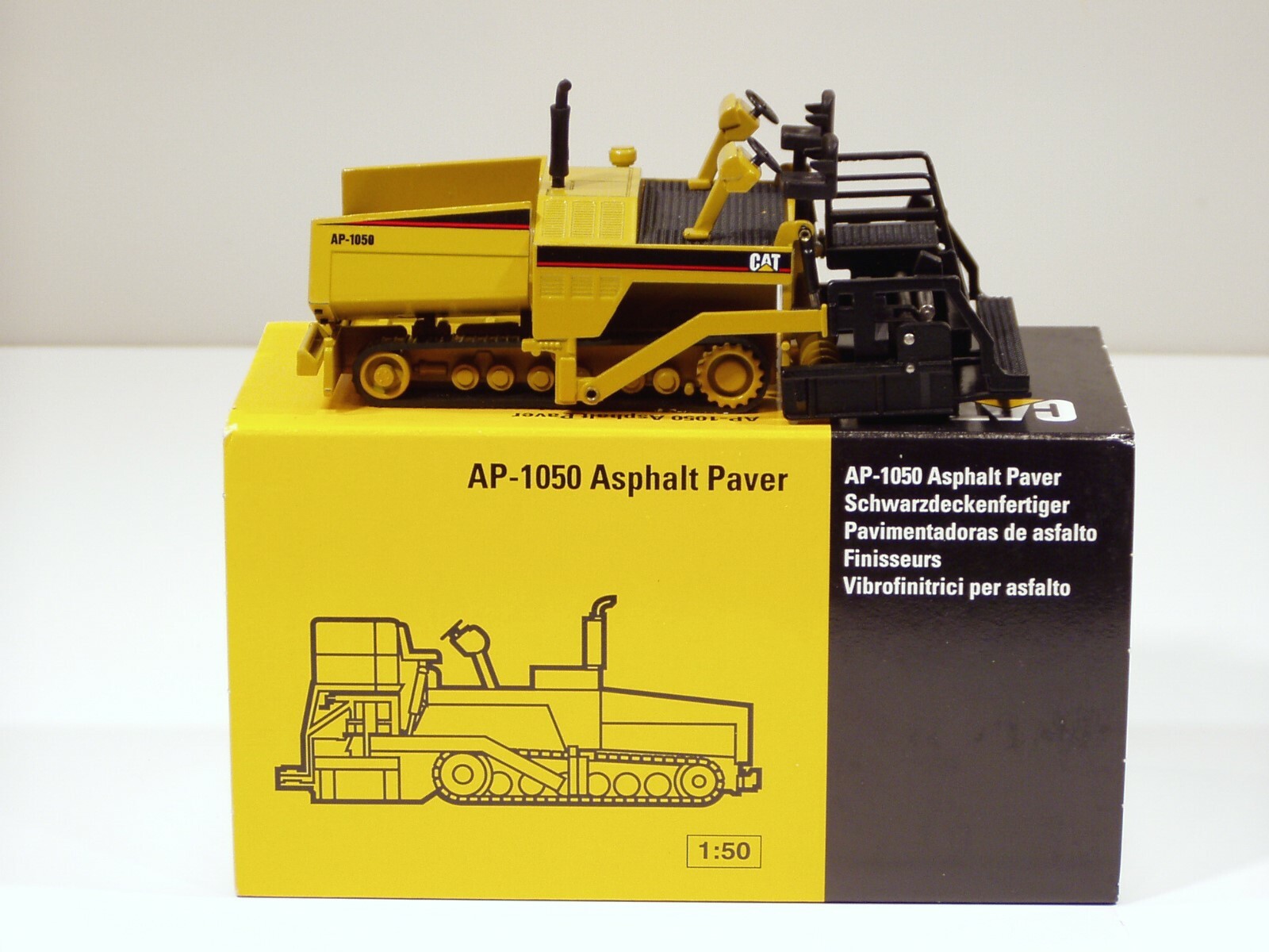Caterpillar AP1050 Paver – “LAUNCH EDITION” – 1/50 – NZG #388 – MIB