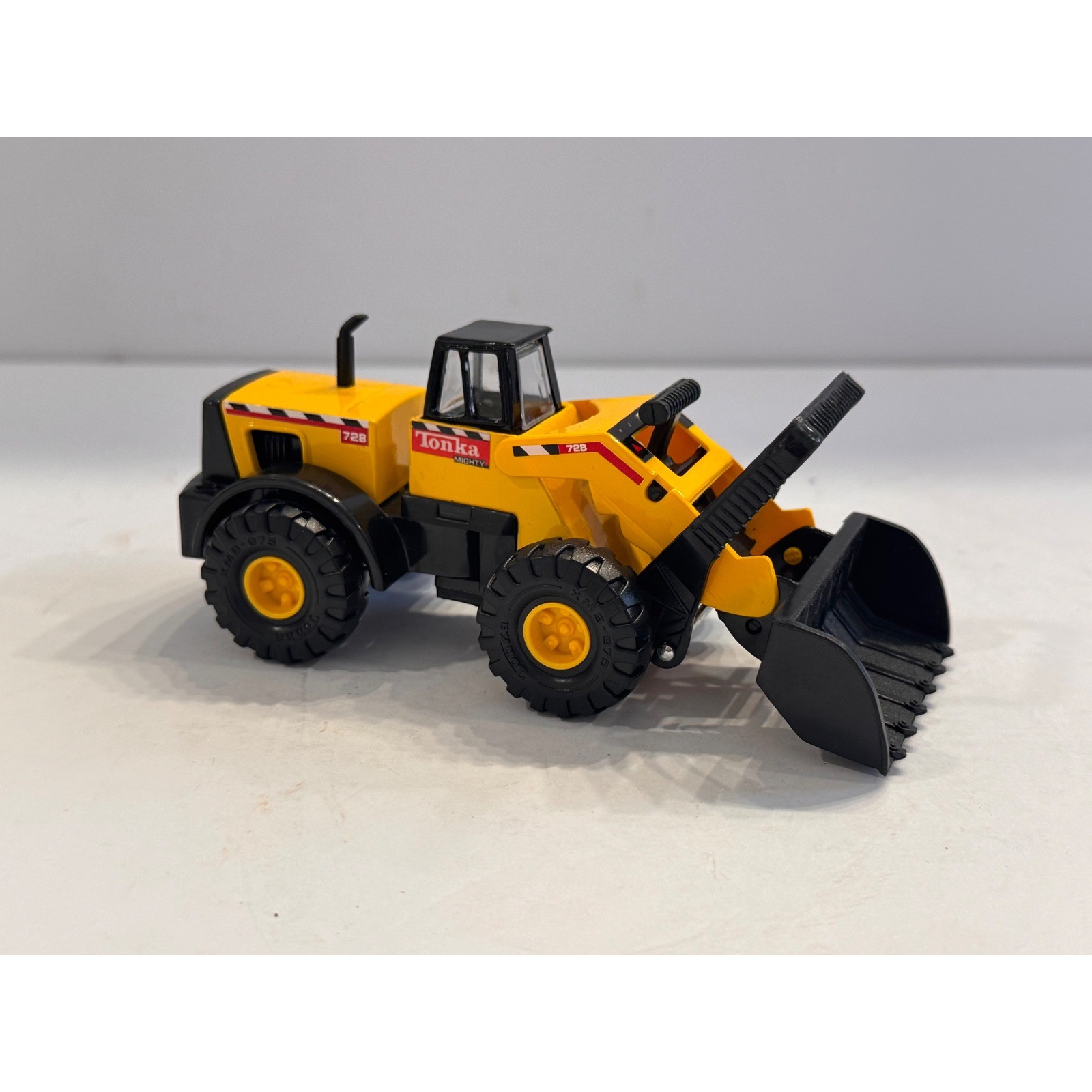 Maistro Tonka Mighty 7935 Yellow Front Loader Construction Toy Vehicle