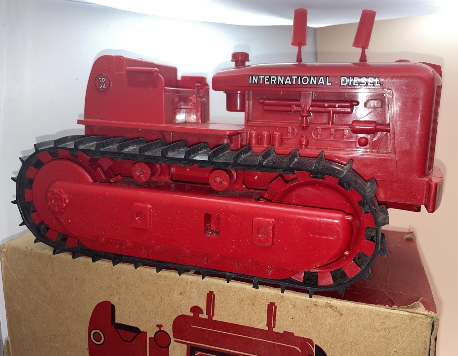 1947 IH International TD-24 Crawler Promo 1/16 PRODUCT MINIATURE PMC VF OB