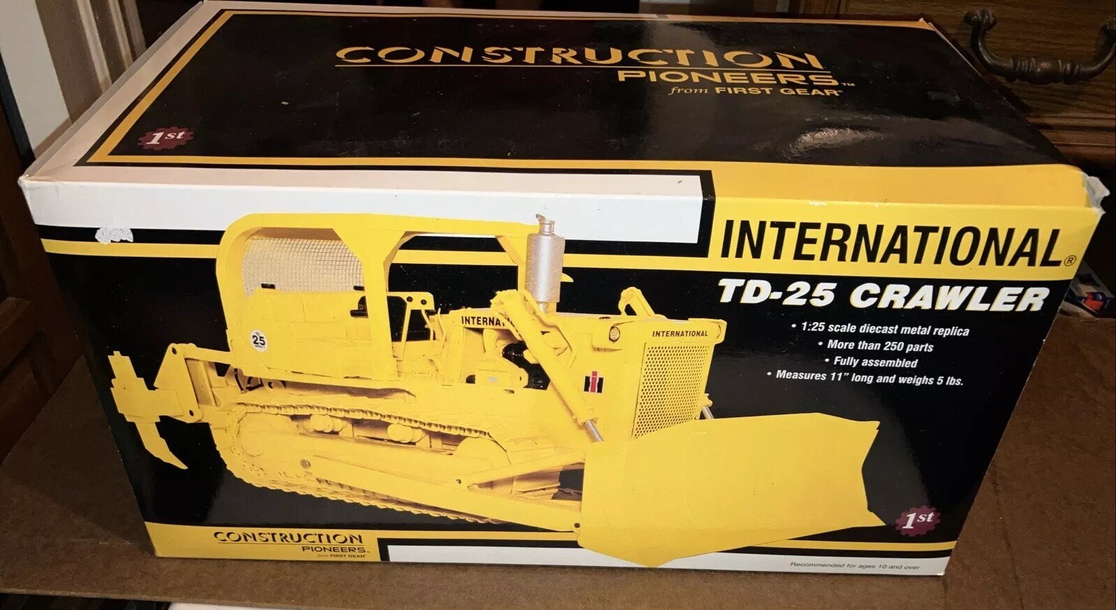 1:25 Scale First Gear International Harvester TD-25 Crawler w/ Blade Yellow NIB