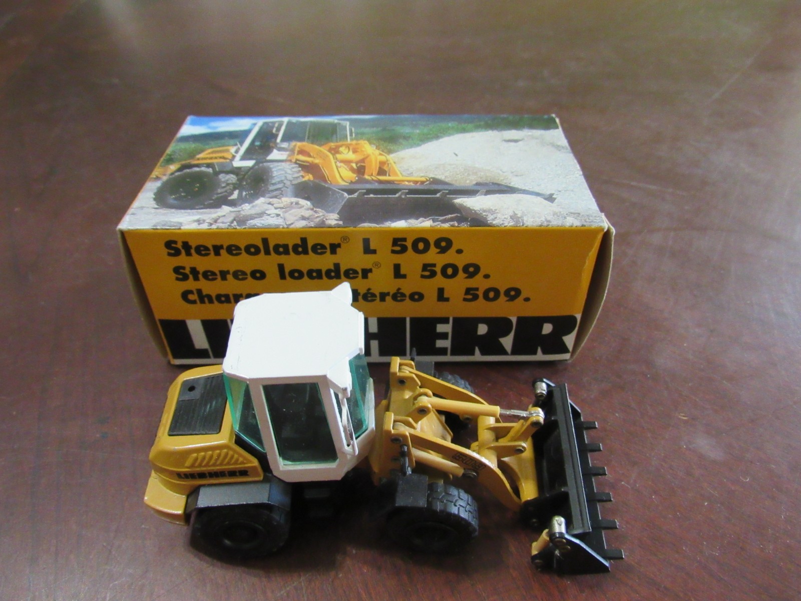 NZG LIEBHERR 1/50 SCALE L509 STEREO LOADER – NIB