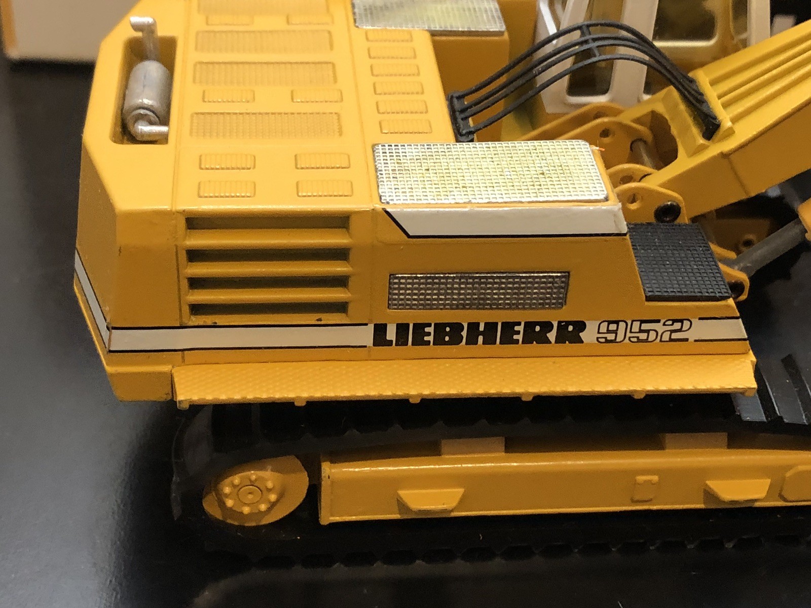 Conrad #2826 Liebherr R952 Hydraulic Excavator 1:50 – Diecast Model Boxed