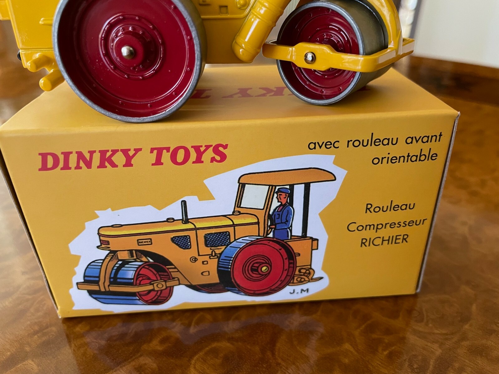 Dinky Toys | 1:50 | Richier Vintage Soil Compactor w/ Operator Fig. | No. 830