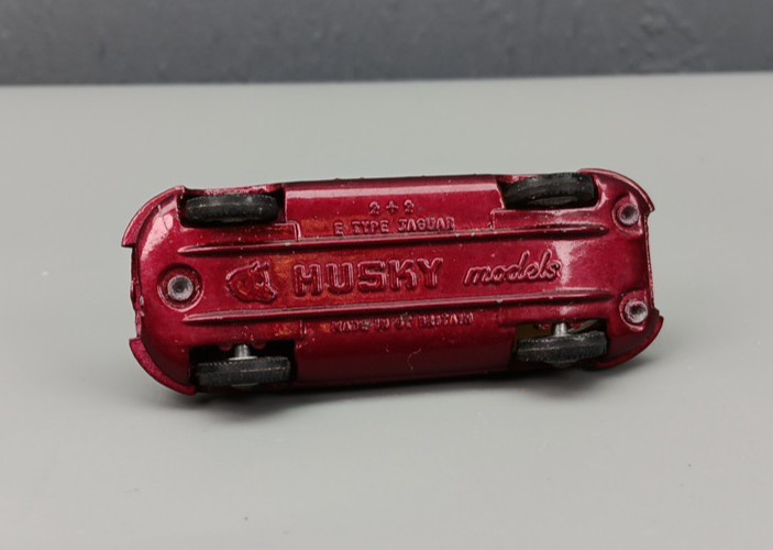 HUSKY E TYPE JAGUAR 2 + 2 No21 Burgundy
