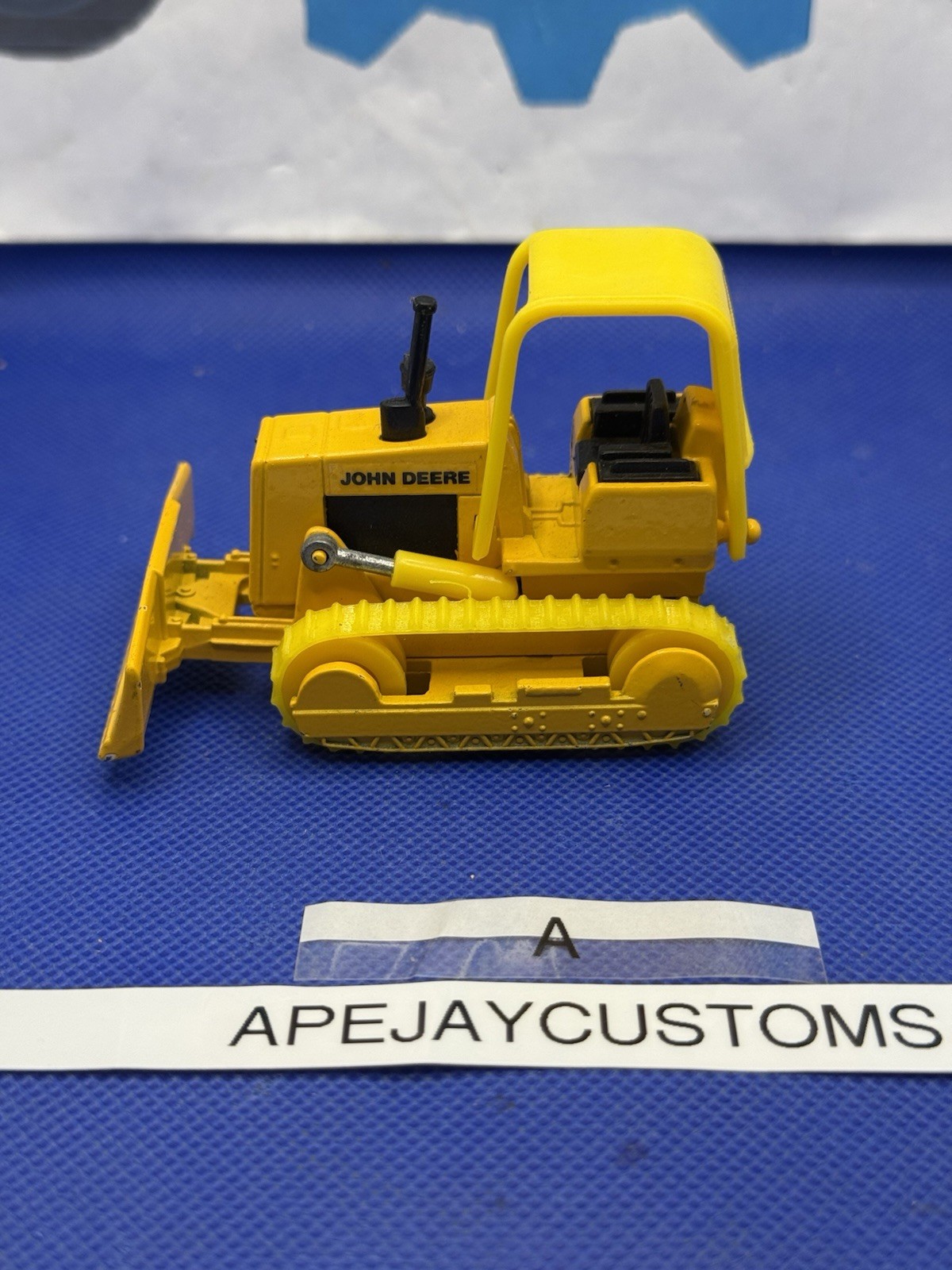 ERTL – JOHN DEERE BULLDOZER / DOZER / CRAWLER – 1/64 DIECAST MIGHTY MOVER lot A