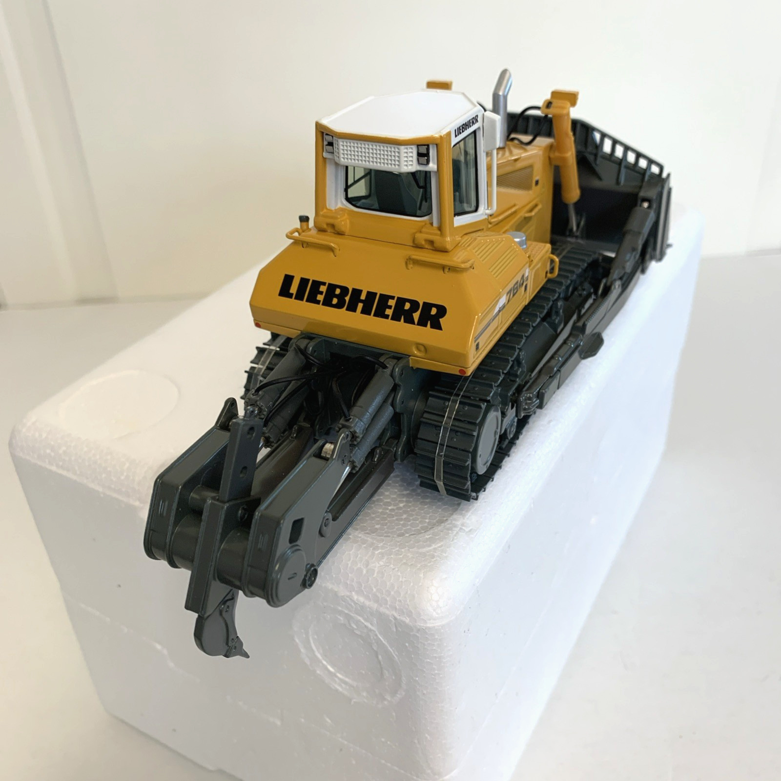 Liebherr PR 764 Litronic The Crawler Tractor 1:50 Scale Diecast Model #775