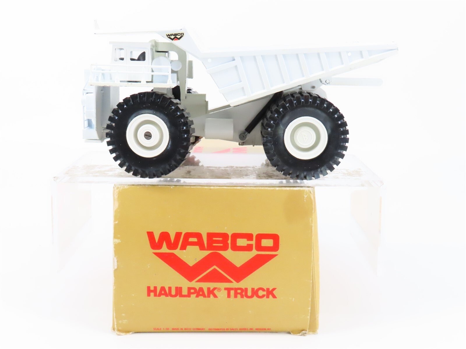 Wabco Haulpak Off-Highway Dump Truck – White – Conrad 1:50 Scale Model #2720.2