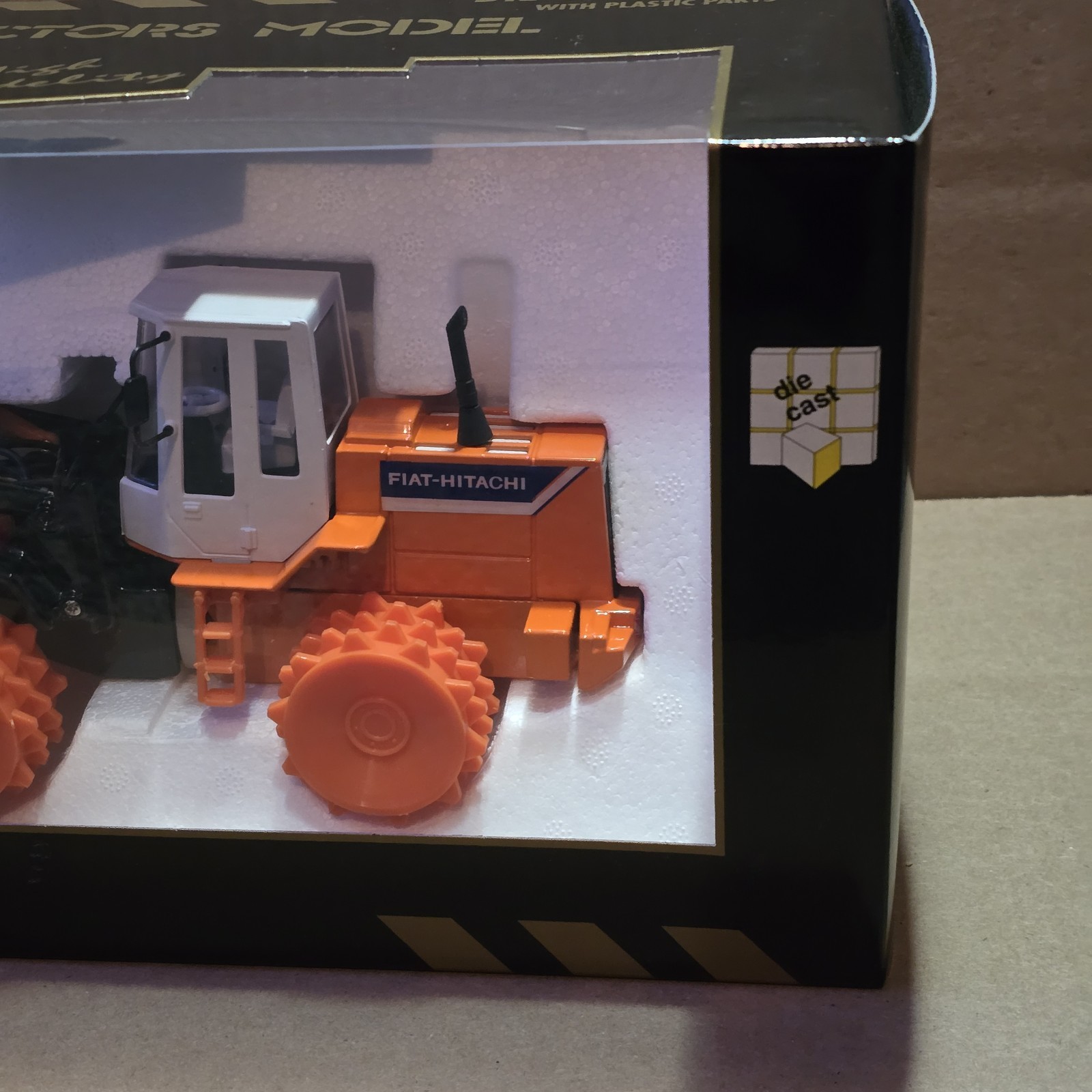 ROS 000612 FIAT-HITACHI LOADER 1:32 SCALE N.I.B.