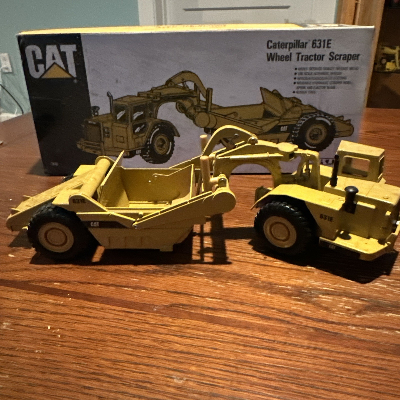 Caterpillar Cat 631E Wheel Tractor Scraper – ERTL 1:50 Scale Diecast Model #2430