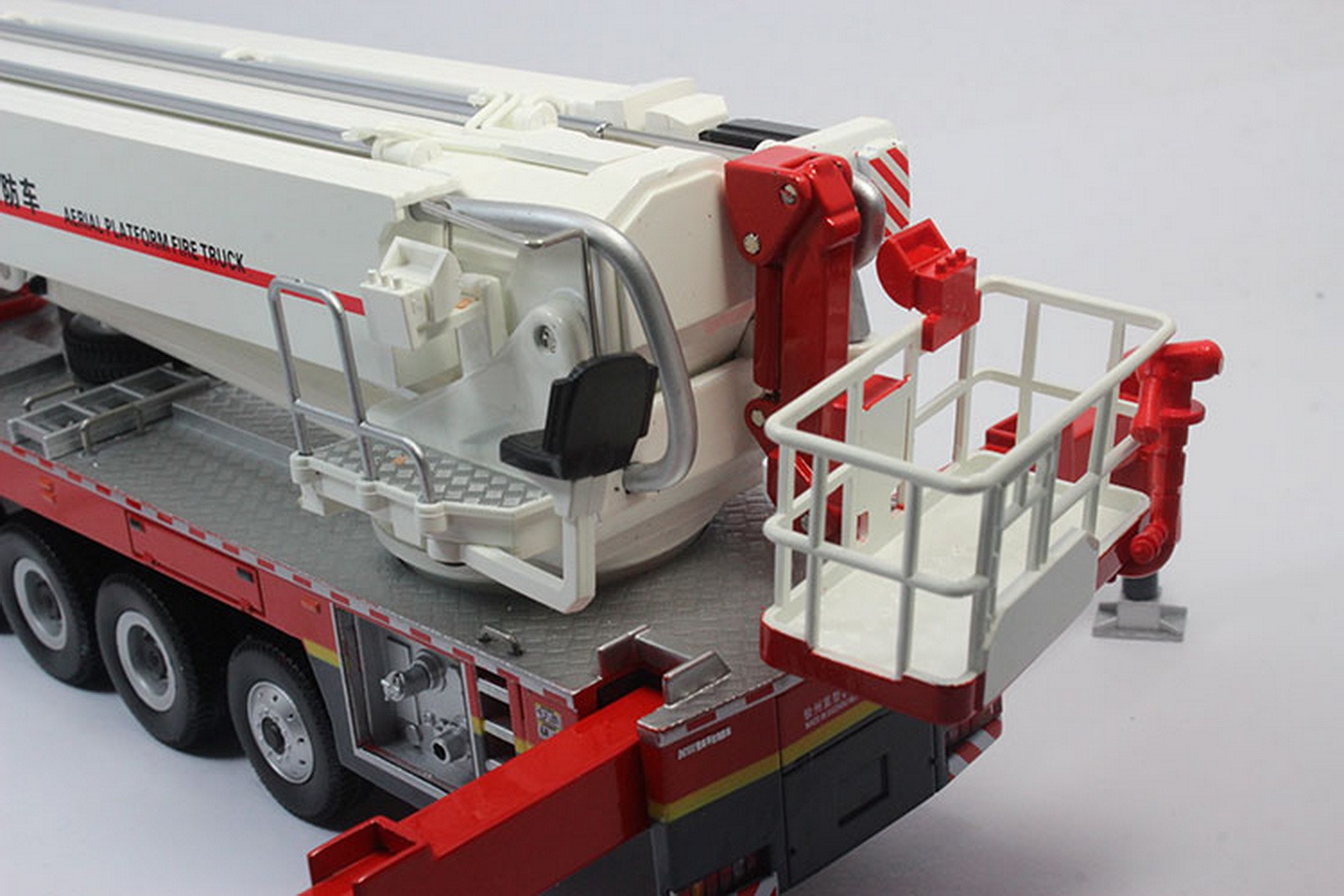 1/50 Scale XCMG DG100 Aerial Platform Mercedes Benz Fire Truck Diecast Model