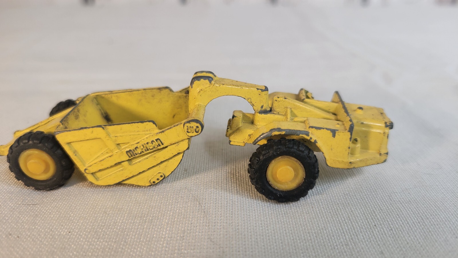 Diecast No. 8101 Michigan Scraper – Hong Kong Rubber tires