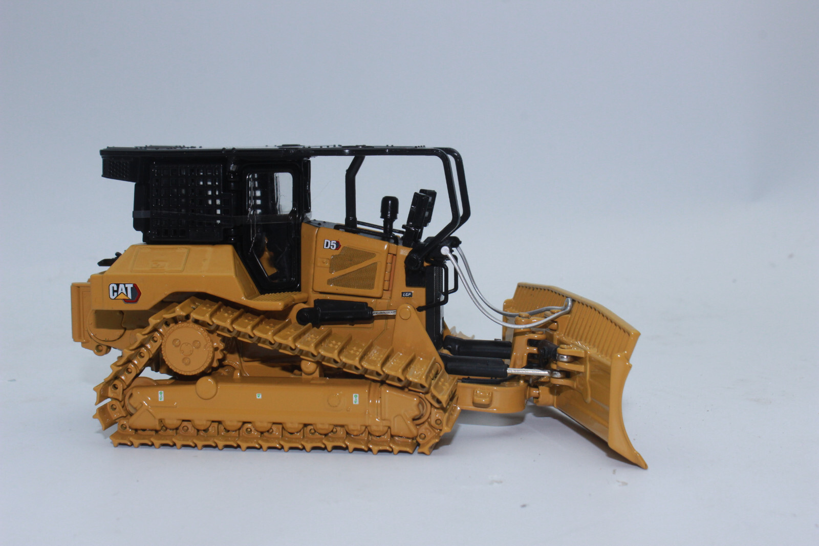 Diecast Masters 85952 CAT Caterpillar D5 LGP Fire Fighter Firefighting 1:50