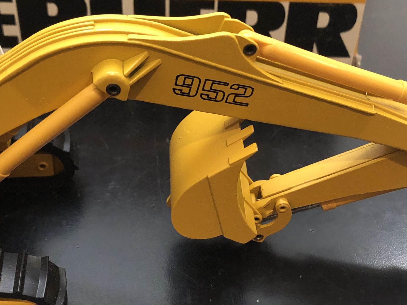 Conrad #2826 Liebherr R952 Hydraulic Excavator 1:50 – Diecast Model Boxed