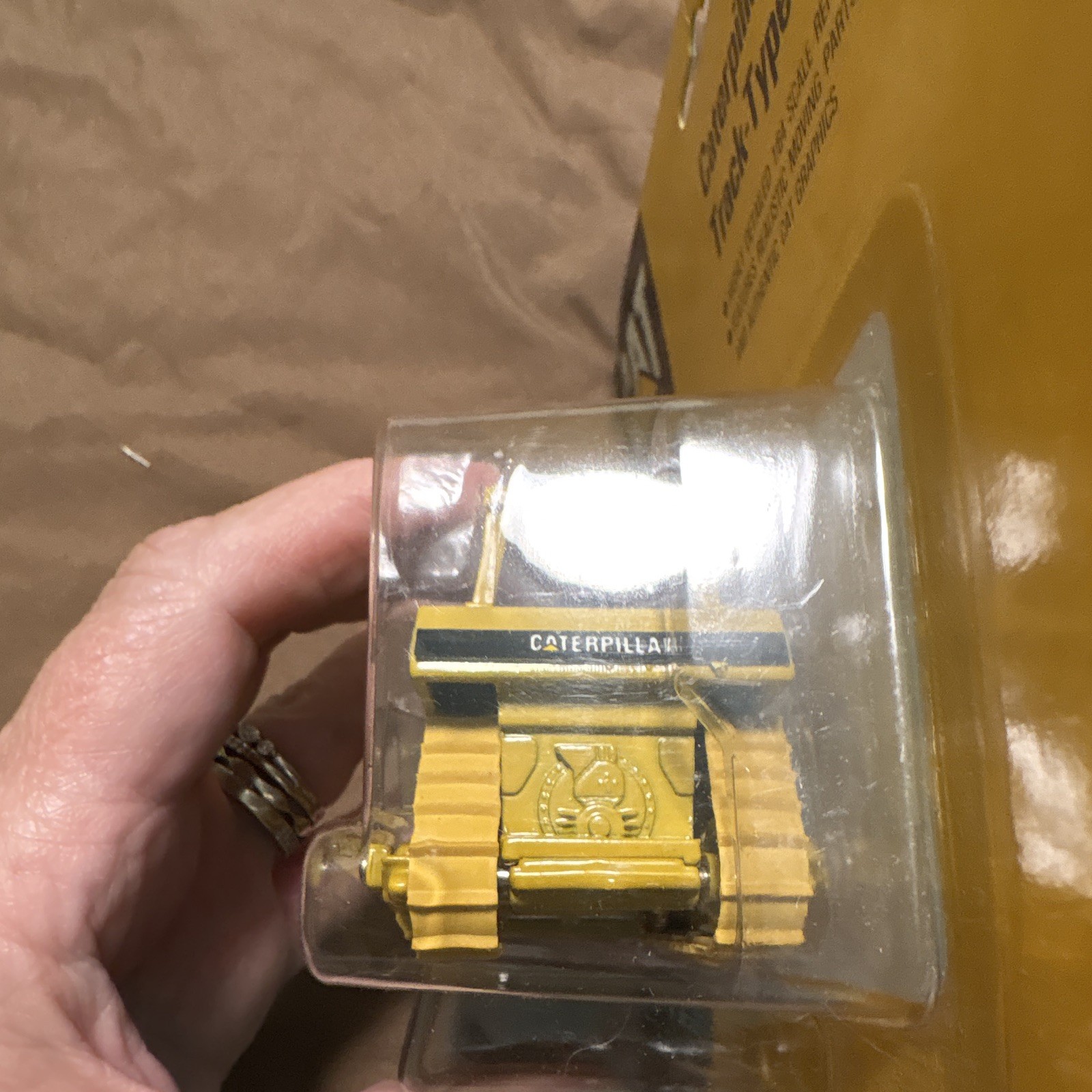 Ertl CAT Caterpillar D6H Track-Type Tractor 1:64 Diecast Unopened Box 2416