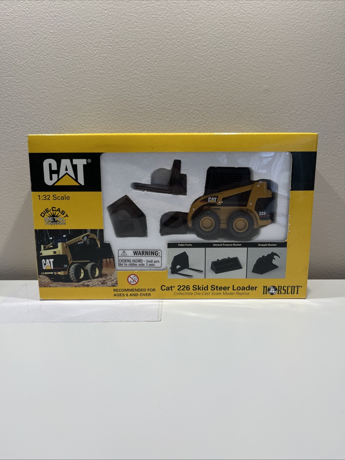 Norscot Cat 226 Skid-Steer Loader 1:32 Scale Model #55036 Not Mint