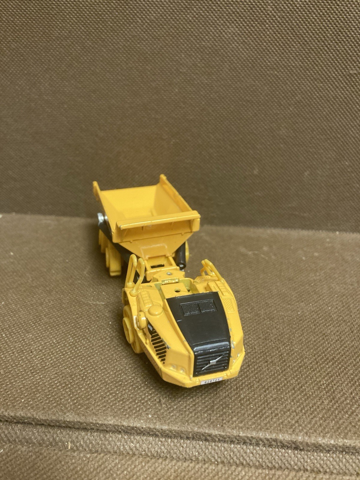Volvo A40D Articulated Quarry Dump Truck – iPlay, iLearn 5” Die-cast