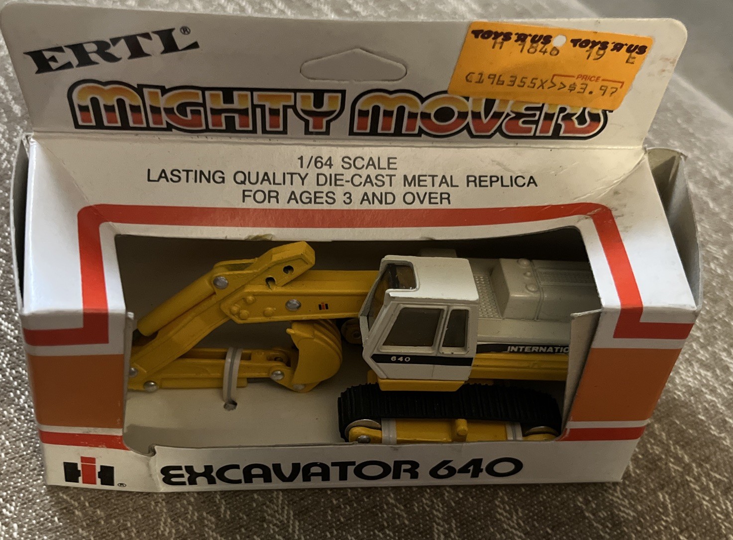 Ertl Mighty Movers #1854 1:64 Scale Excavator 640 EX/Box