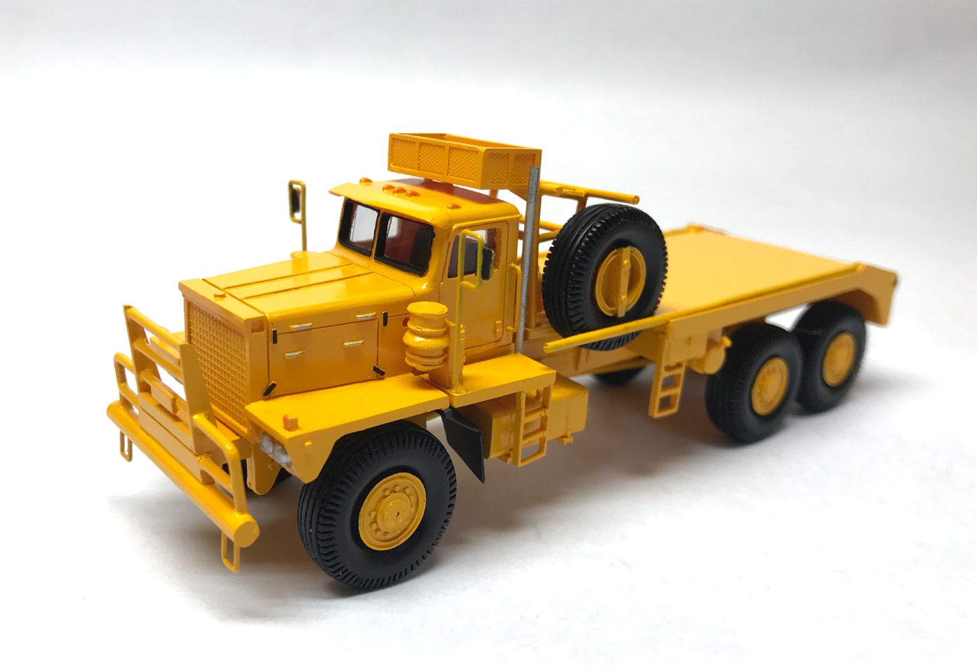 HO 1/87 Pacific P12W “Roughneck” – yellow colour – Ready Made Resin Model