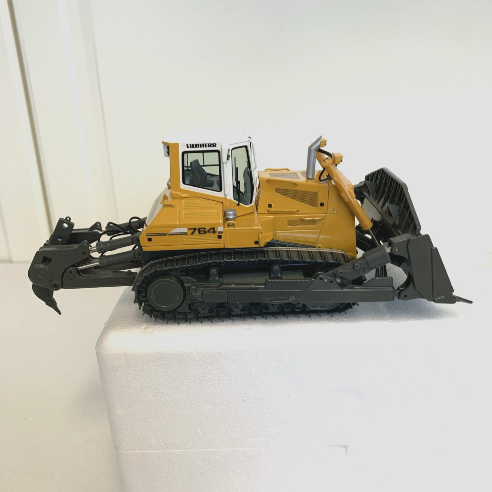 Liebherr PR 764 Litronic The Crawler Tractor 1:50 Scale Diecast Model #775