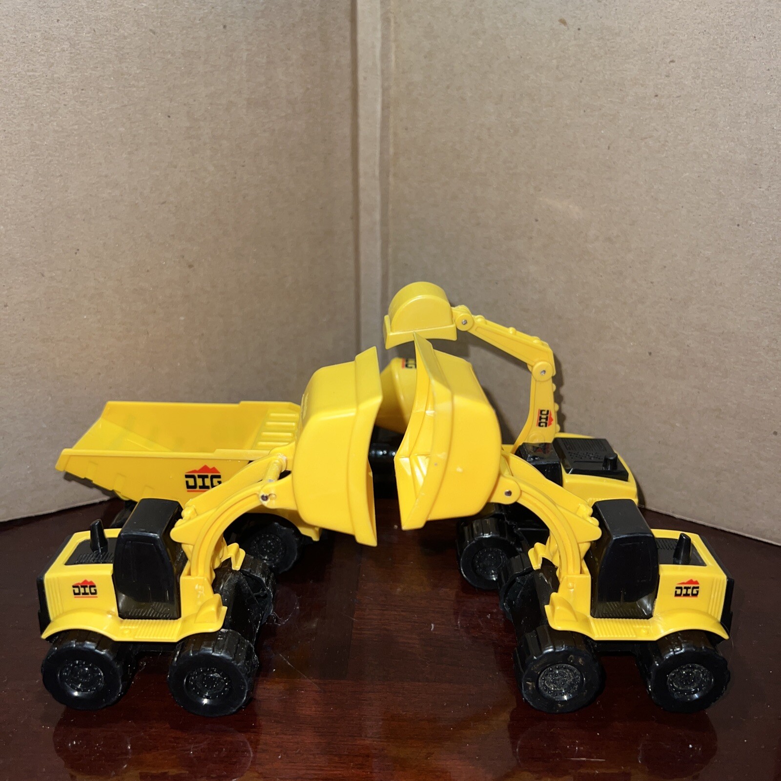 Maxx Action Mini set of 5: Dig dump truck, 2 f-loader, Escalade, Concrete Mixer
