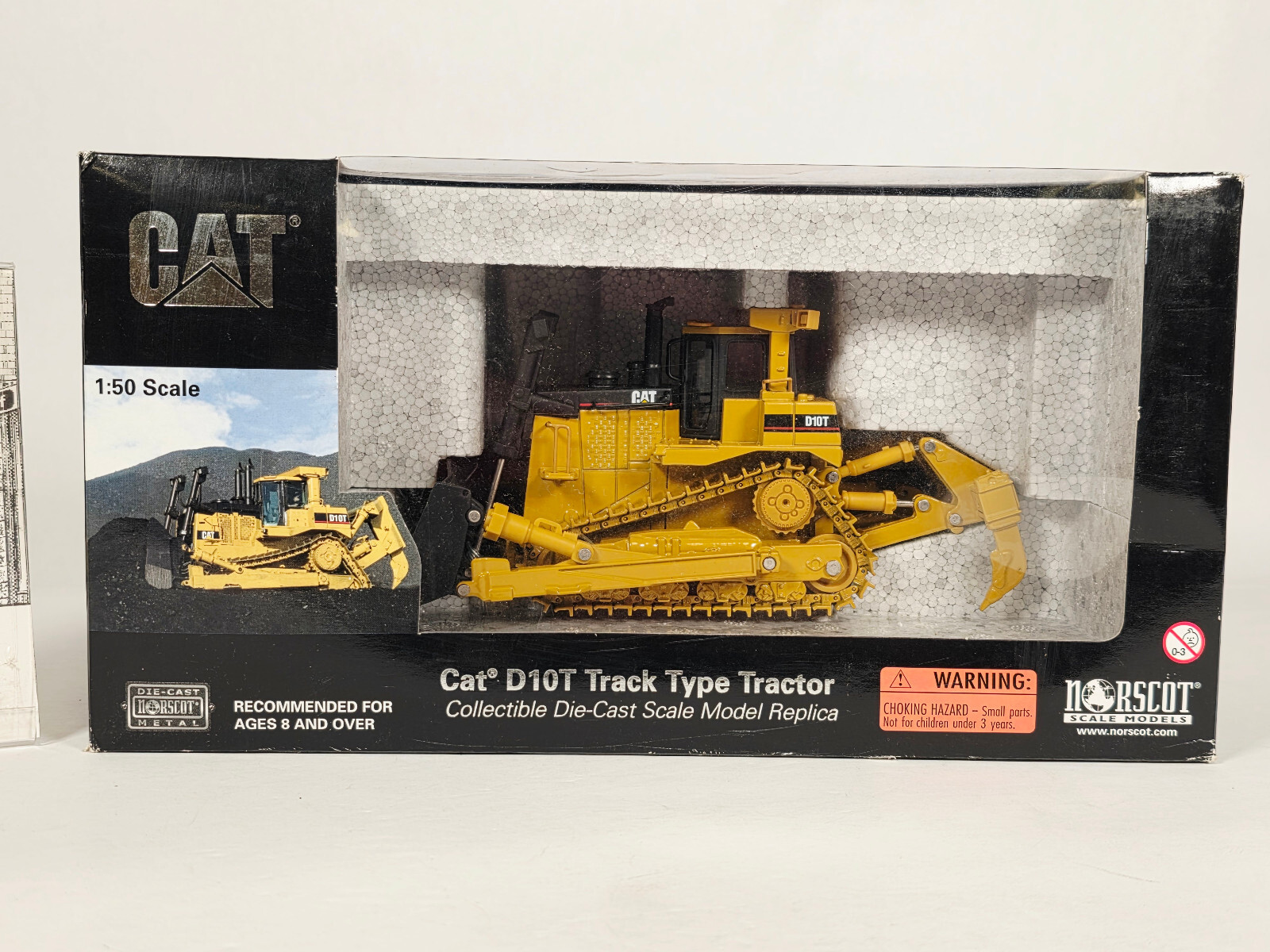 Norscot 55158 • Caterpillar • CAT D10T Track-Type Tractor • Bulldozer • 1:50