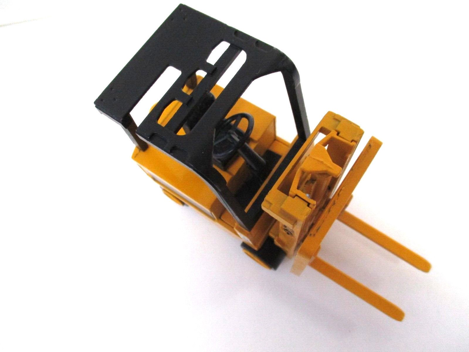 VINTAGE NZG – CATERPILLAR M50B ELECTRIC LIFT TRUCK / FORKLIFT – 1/25 DIECAST