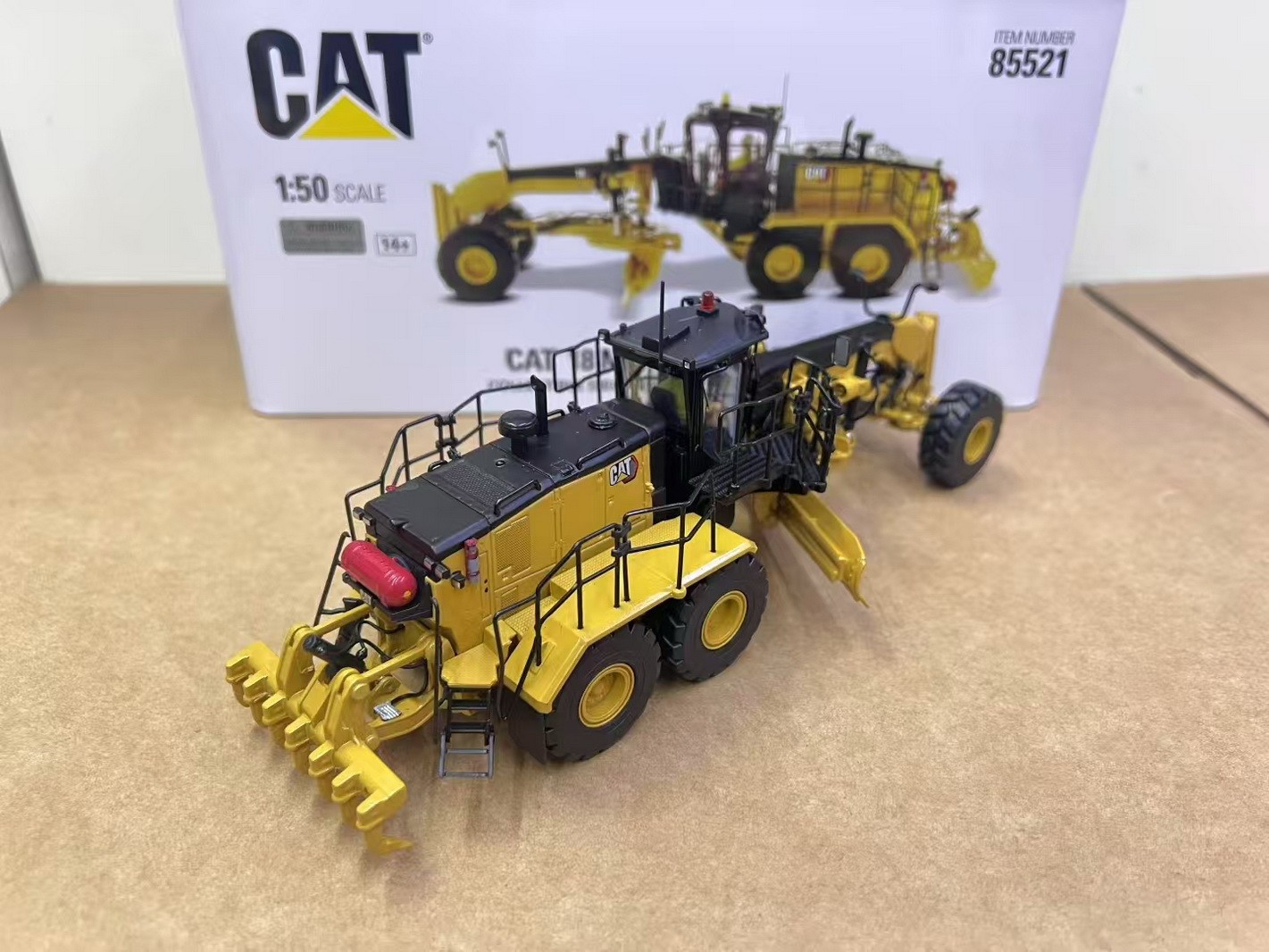 Diecast Masters 1/50 Scale CAT 18 Motor Grader Diecast Model Toy 85521