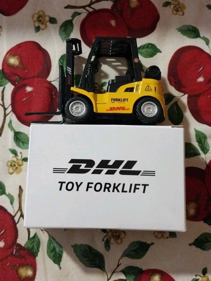 RARE DHL LOGISTICS PULL BACK YELLOW METAL TOY FORKLIFT SPECIAL BRAND NEW