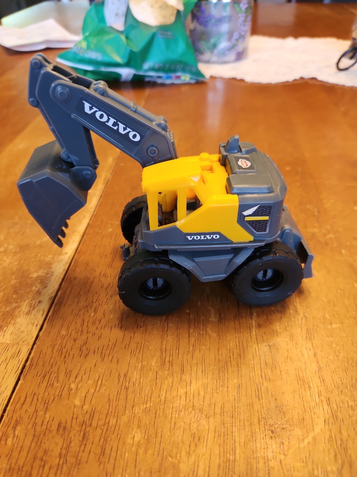 Volvo Micro Workers Excavator Construction Site Plastic Toy Vehicle